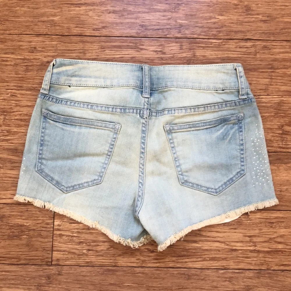 Decree cutoffs with sparkling rhinestone embellishments - Picture 3 of 5